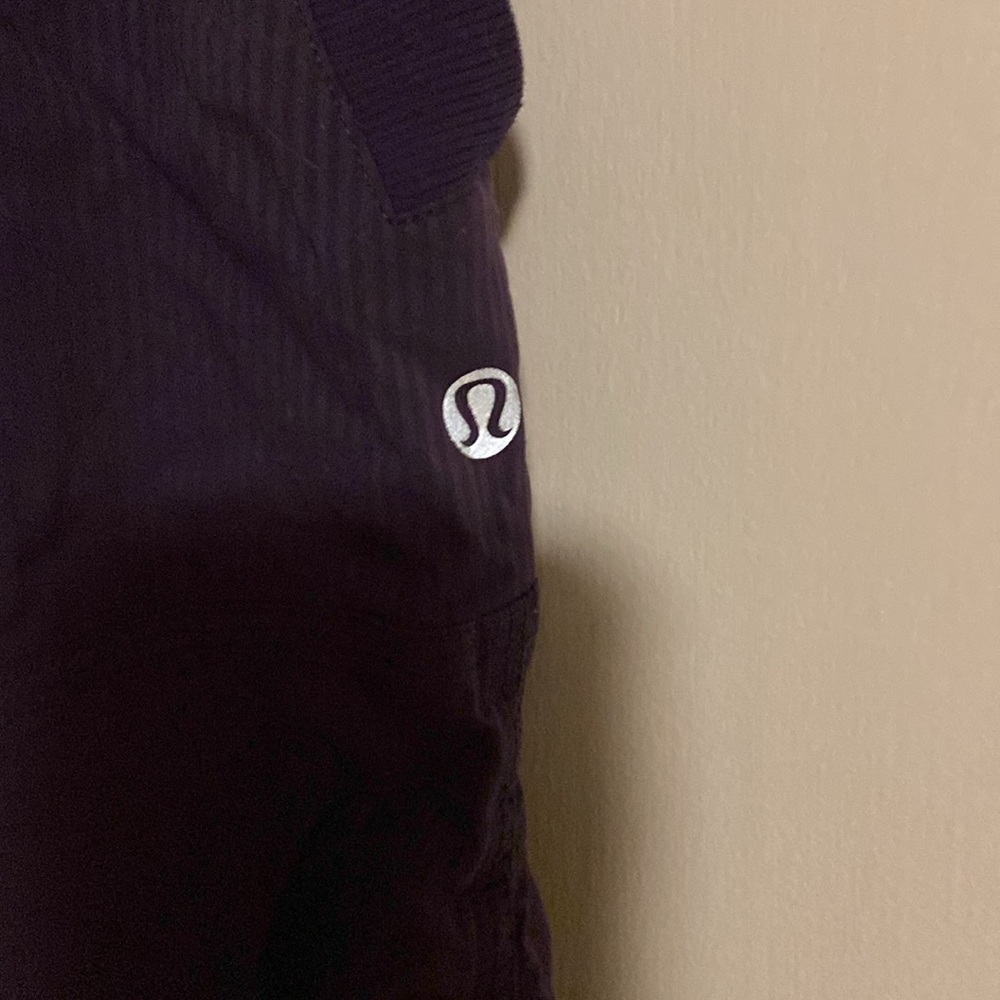 Lululemon cropped jogger - Picture 2 of 6